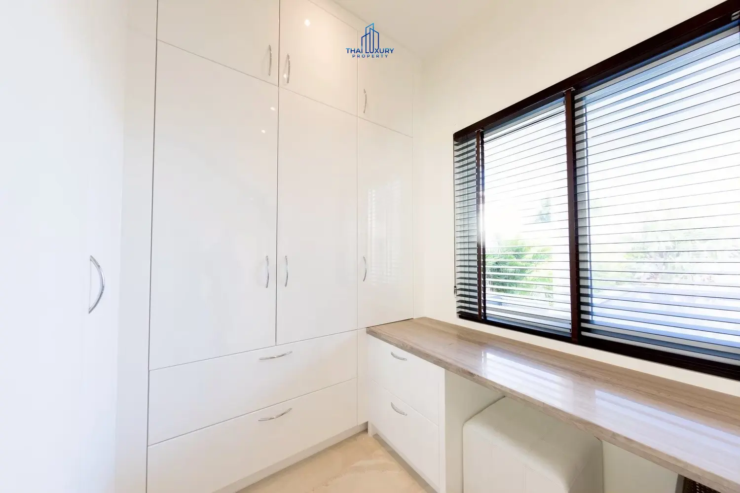 ขายวิลล่าหรู 3 ห้องนอน พร้อมสระว่ายน้ำ หลังใหม่เอี่ยม ที่ Palm Avenue