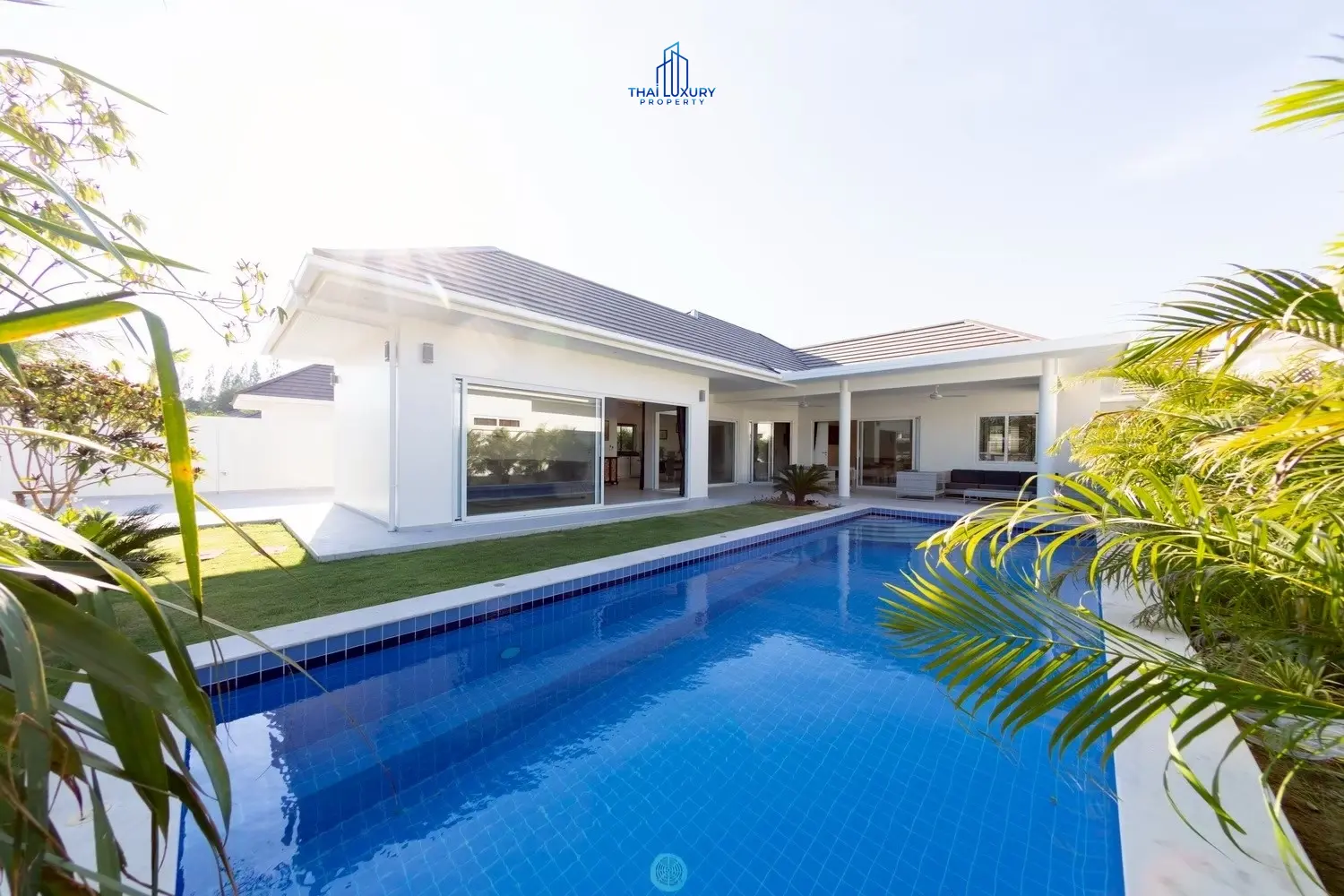 ขายวิลล่าหรู 3 ห้องนอน พร้อมสระว่ายน้ำ หลังใหม่เอี่ยม ที่ Palm Avenue