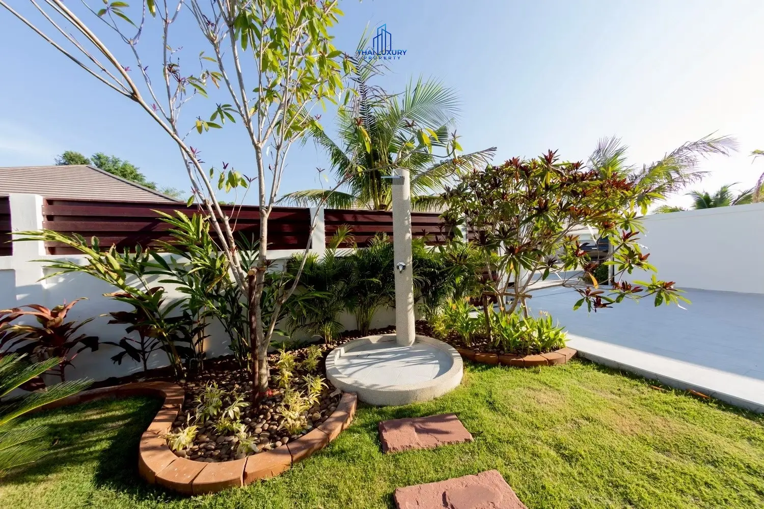 ขายวิลล่าหรู 3 ห้องนอน พร้อมสระว่ายน้ำ หลังใหม่เอี่ยม ที่ Palm Avenue