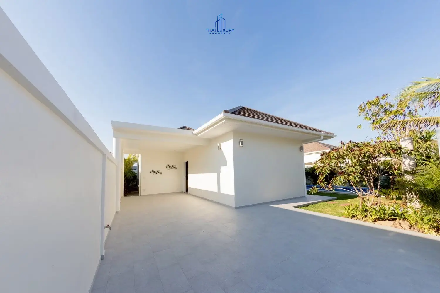 ขายวิลล่าหรู 3 ห้องนอน พร้อมสระว่ายน้ำ หลังใหม่เอี่ยม ที่ Palm Avenue