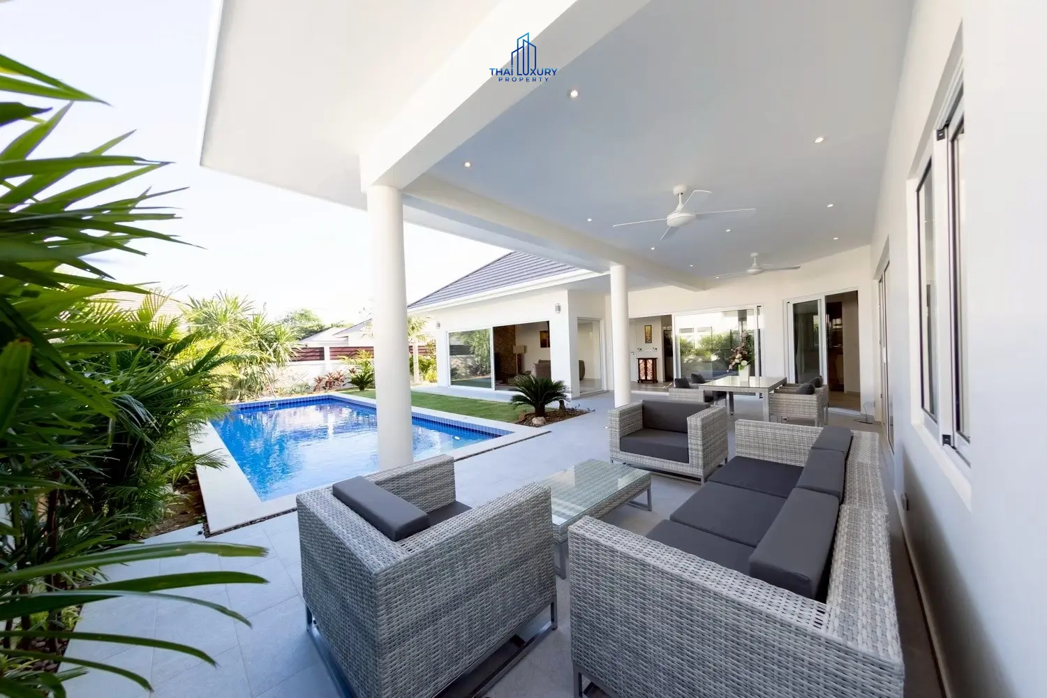 ขายวิลล่าหรู 3 ห้องนอน พร้อมสระว่ายน้ำ หลังใหม่เอี่ยม ที่ Palm Avenue