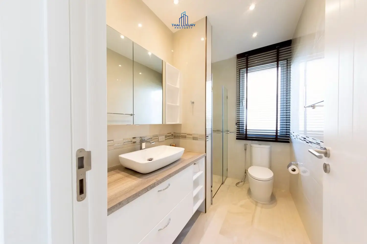 ขายวิลล่าหรู 3 ห้องนอน พร้อมสระว่ายน้ำ หลังใหม่เอี่ยม ที่ Palm Avenue
