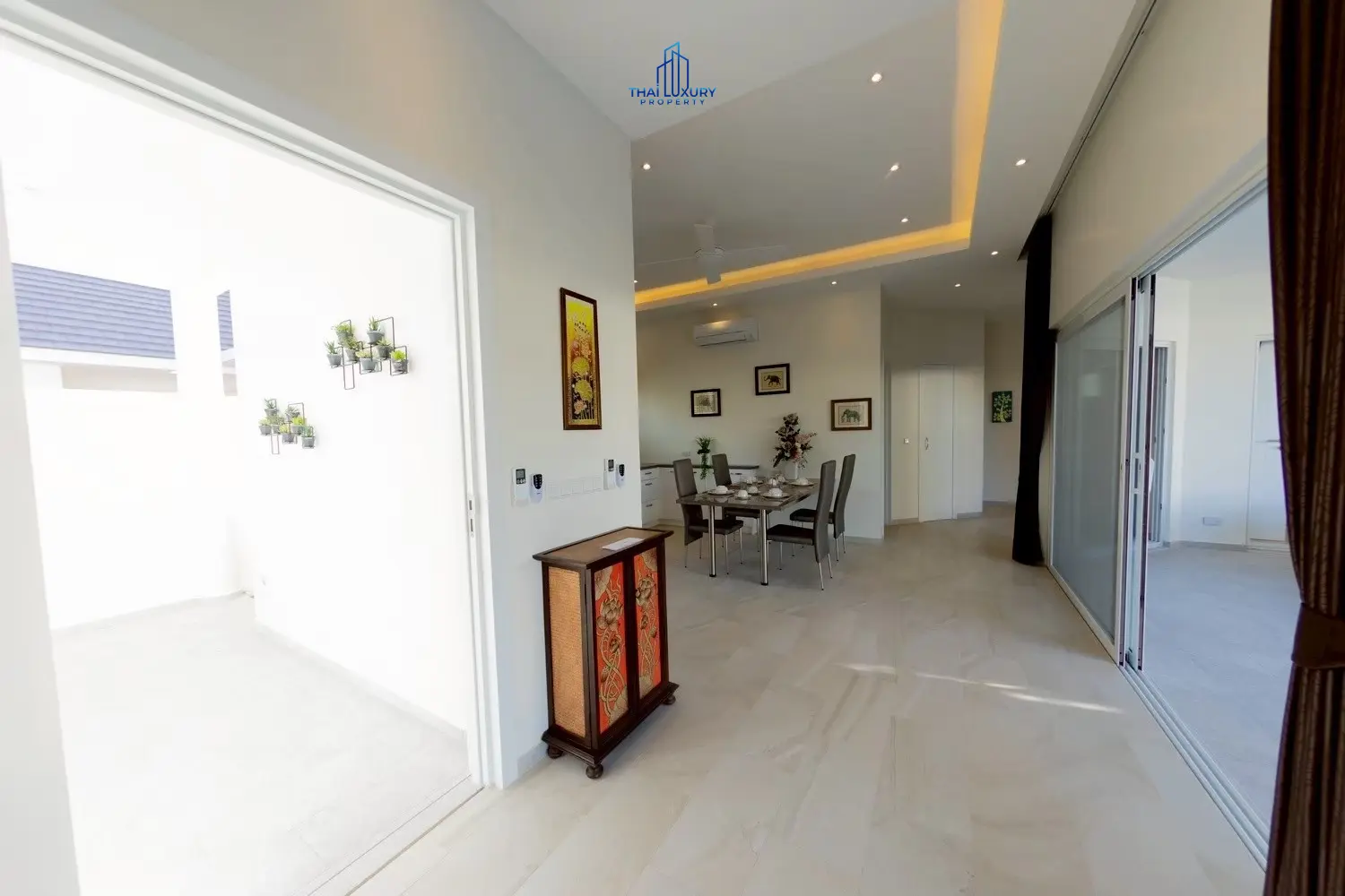 ขายวิลล่าหรู 3 ห้องนอน พร้อมสระว่ายน้ำ หลังใหม่เอี่ยม ที่ Palm Avenue