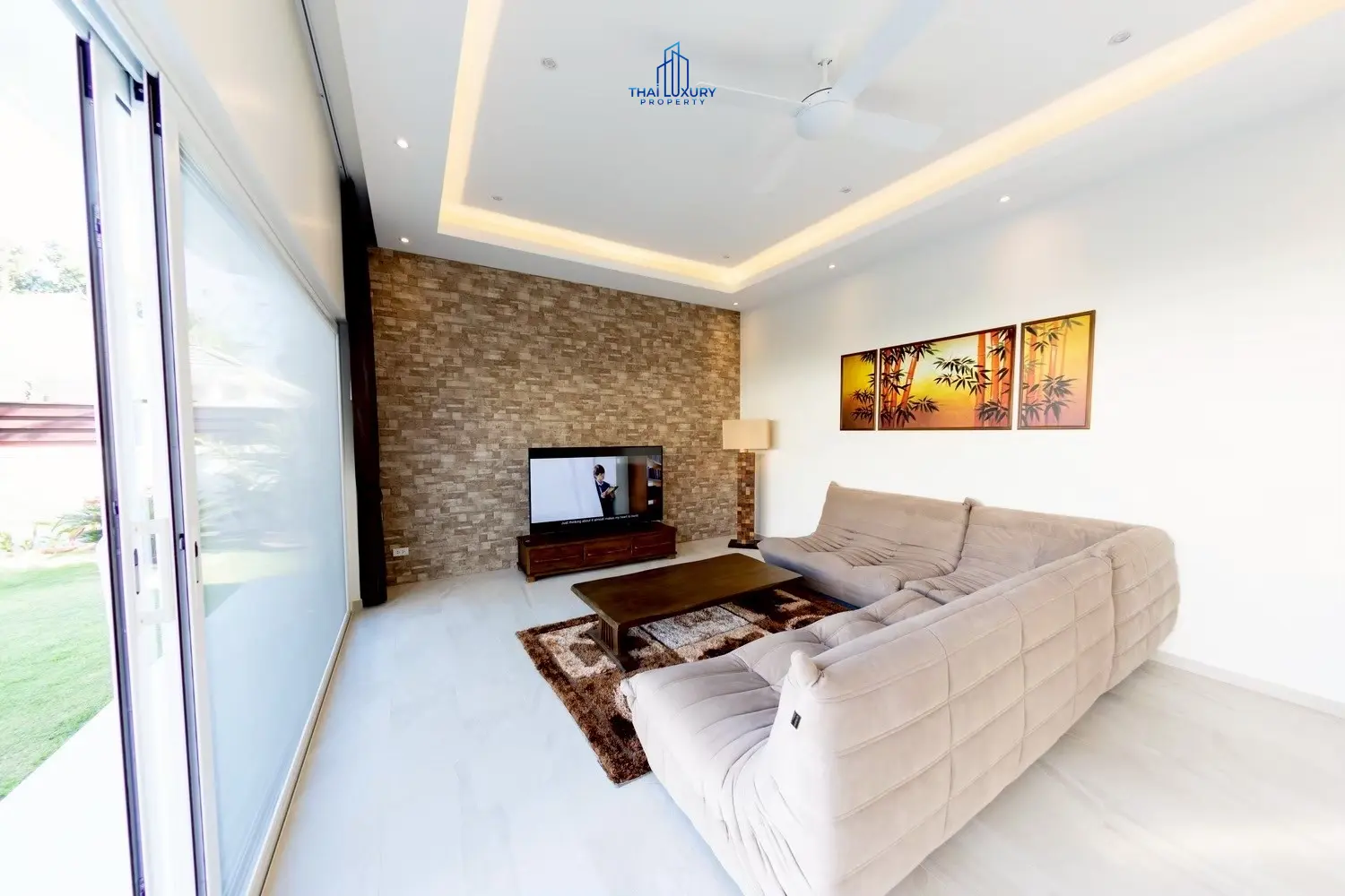 ขายวิลล่าหรู 3 ห้องนอน พร้อมสระว่ายน้ำ หลังใหม่เอี่ยม ที่ Palm Avenue