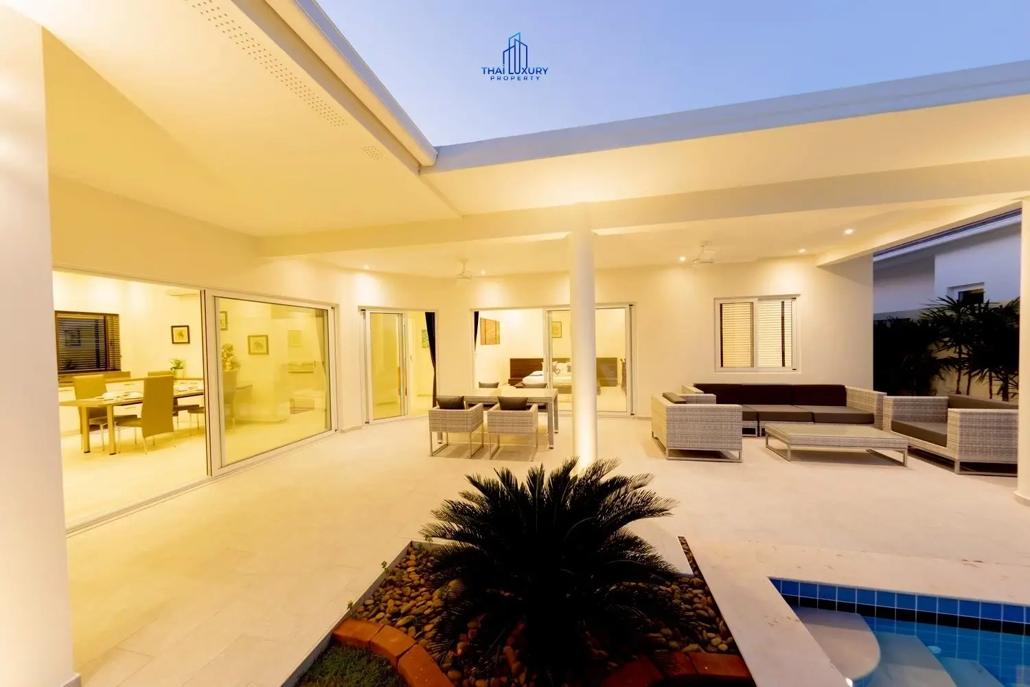 ขายวิลล่าหรู 3 ห้องนอน พร้อมสระว่ายน้ำ หลังใหม่เอี่ยม ที่ Palm Avenue