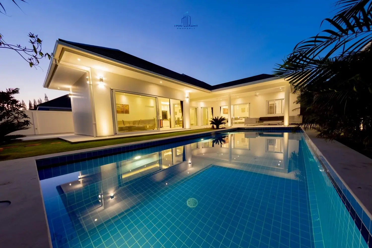 ขายวิลล่าหรู 3 ห้องนอน พร้อมสระว่ายน้ำ หลังใหม่เอี่ยม ที่ Palm Avenue