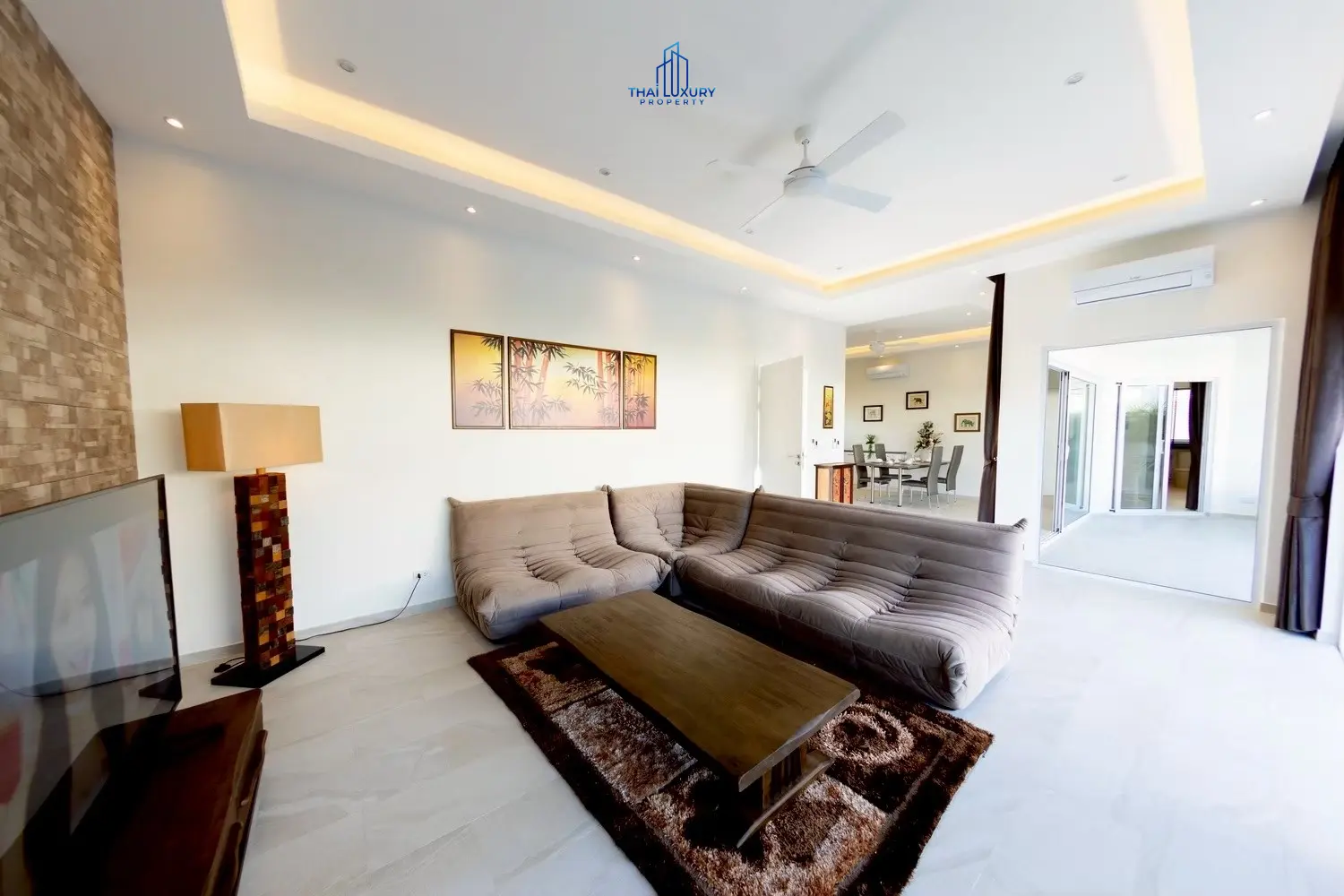 ขายวิลล่าหรู 3 ห้องนอน พร้อมสระว่ายน้ำ หลังใหม่เอี่ยม ที่ Palm Avenue