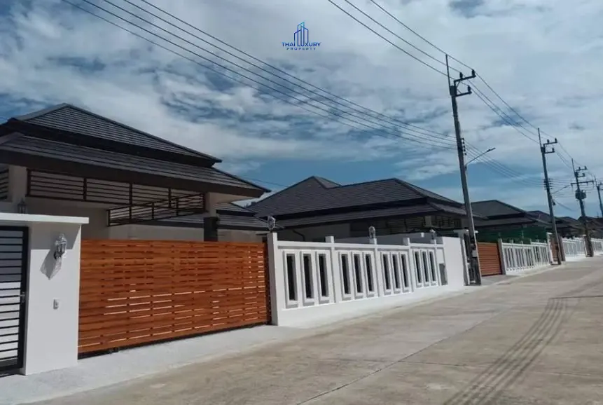 ขายวิลล่าสระว่ายน้ำสไตล์โมเดิร์น ที่ Grand Hills หัวหิน