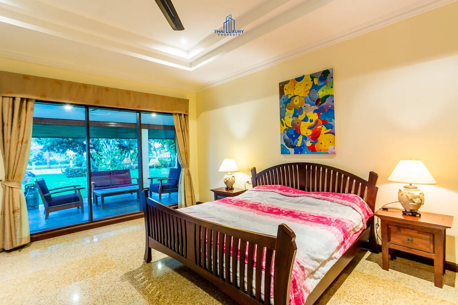 บ้านหรูหลังใหญ่สำหรับการพักผ่อนและสังสรรค์ ติดสนามกอล์ฟ พร้อมสิทธิ์สมาชิก ใช้อันนี้