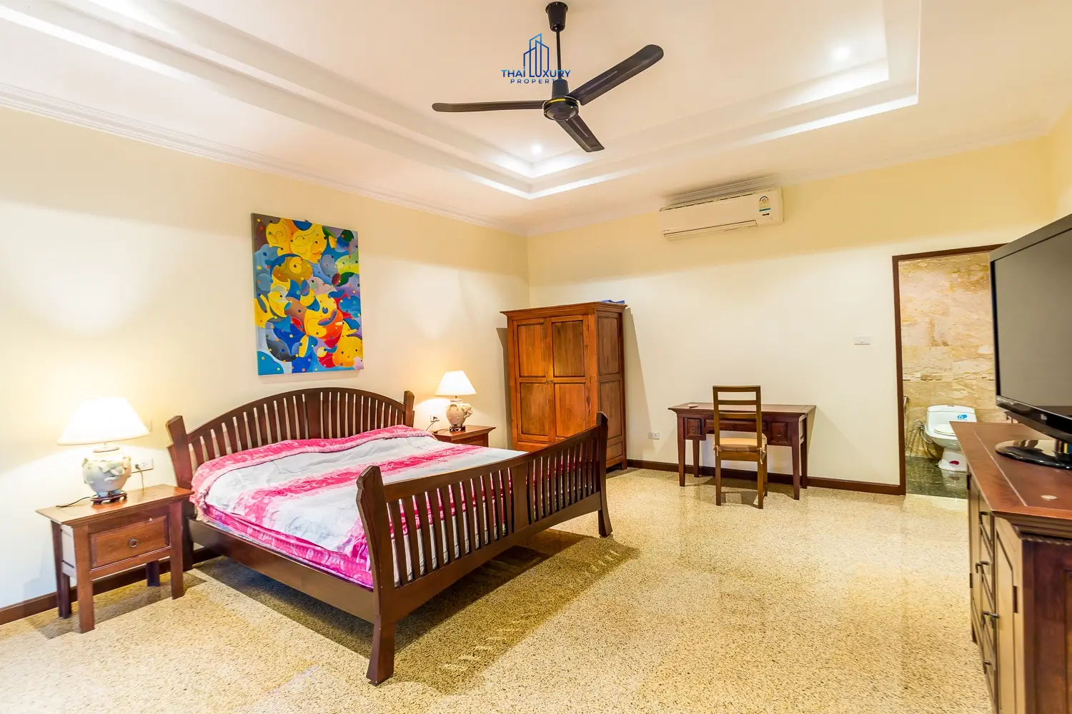 บ้านหรูหลังใหญ่สำหรับการพักผ่อนและสังสรรค์ ติดสนามกอล์ฟ พร้อมสิทธิ์สมาชิก ใช้อันนี้