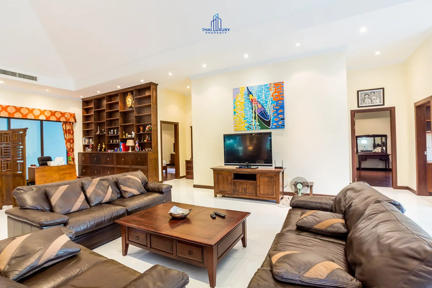 บ้านหรูหลังใหญ่สำหรับการพักผ่อนและสังสรรค์ ติดสนามกอล์ฟ พร้อมสิทธิ์สมาชิก ใช้อันนี้