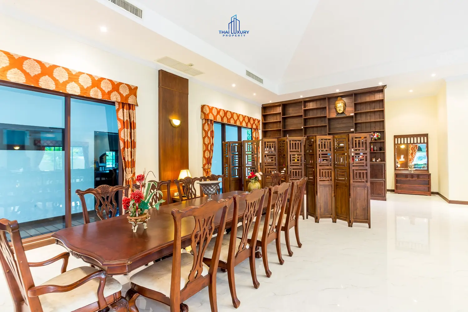 บ้านหรูหลังใหญ่สำหรับการพักผ่อนและสังสรรค์ ติดสนามกอล์ฟ พร้อมสิทธิ์สมาชิก ใช้อันนี้