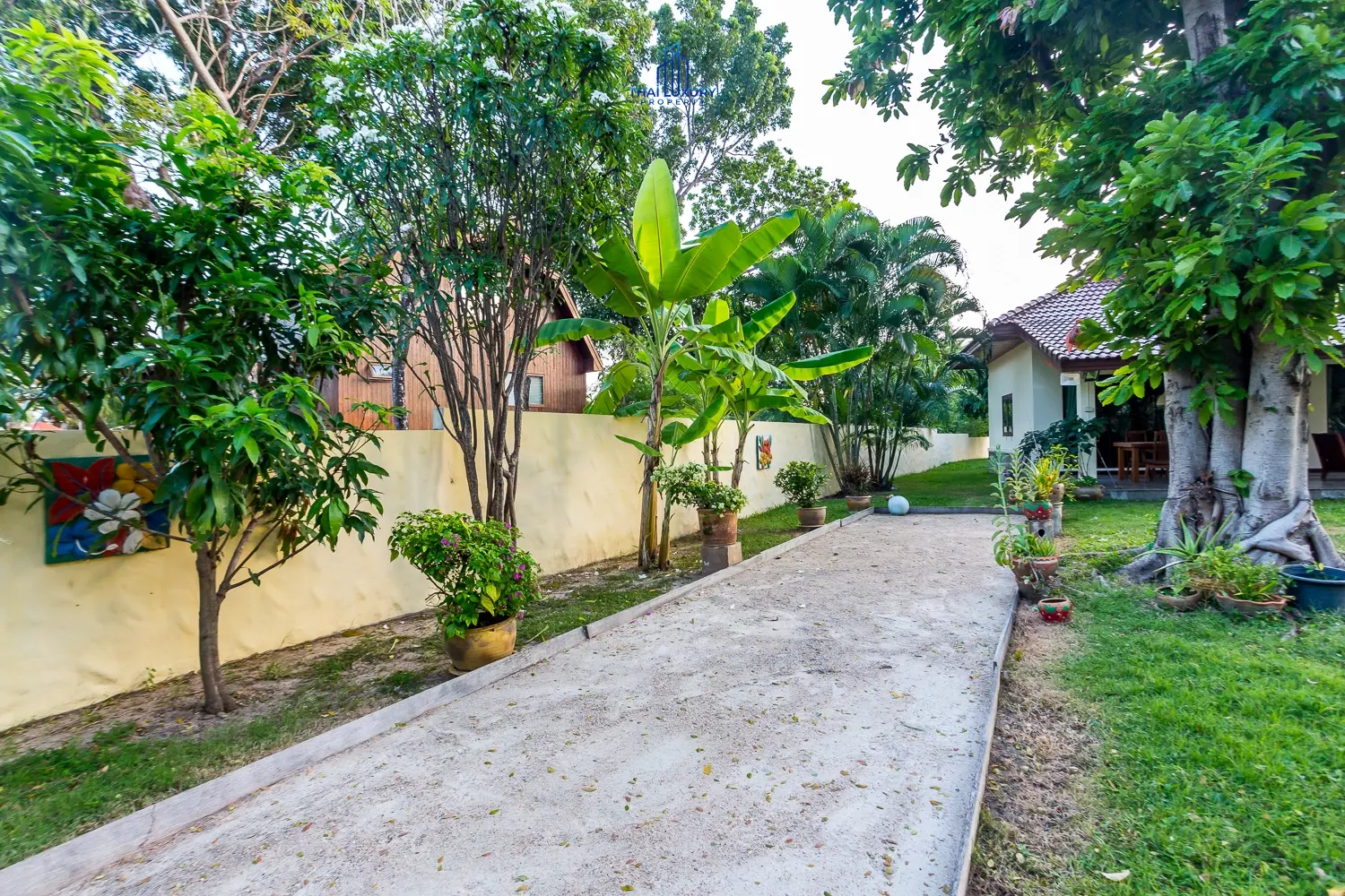 บ้านหรูหลังใหญ่สำหรับการพักผ่อนและสังสรรค์ ติดสนามกอล์ฟ พร้อมสิทธิ์สมาชิก ใช้อันนี้