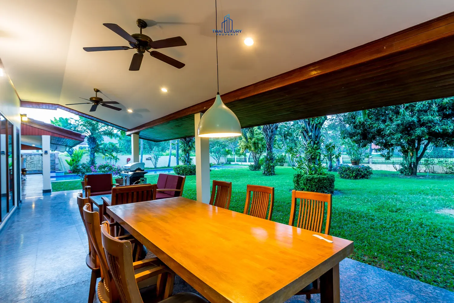บ้านหรูหลังใหญ่สำหรับการพักผ่อนและสังสรรค์ ติดสนามกอล์ฟ พร้อมสิทธิ์สมาชิก ใช้อันนี้