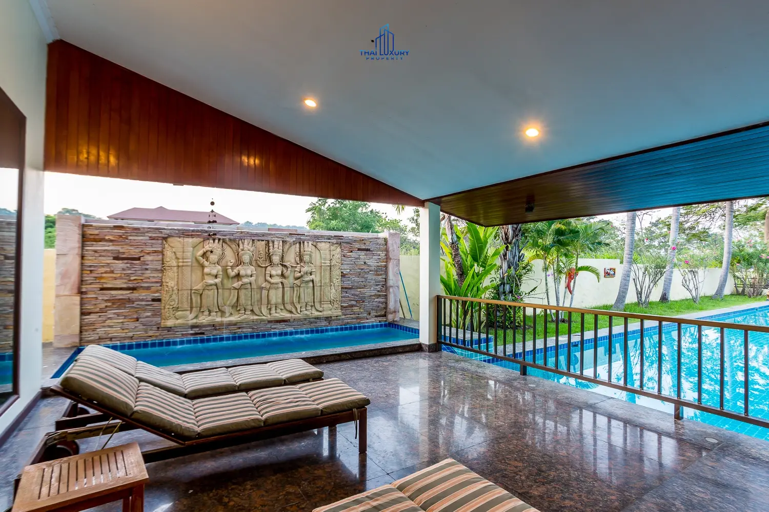 บ้านหรูหลังใหญ่สำหรับการพักผ่อนและสังสรรค์ ติดสนามกอล์ฟ พร้อมสิทธิ์สมาชิก ใช้อันนี้