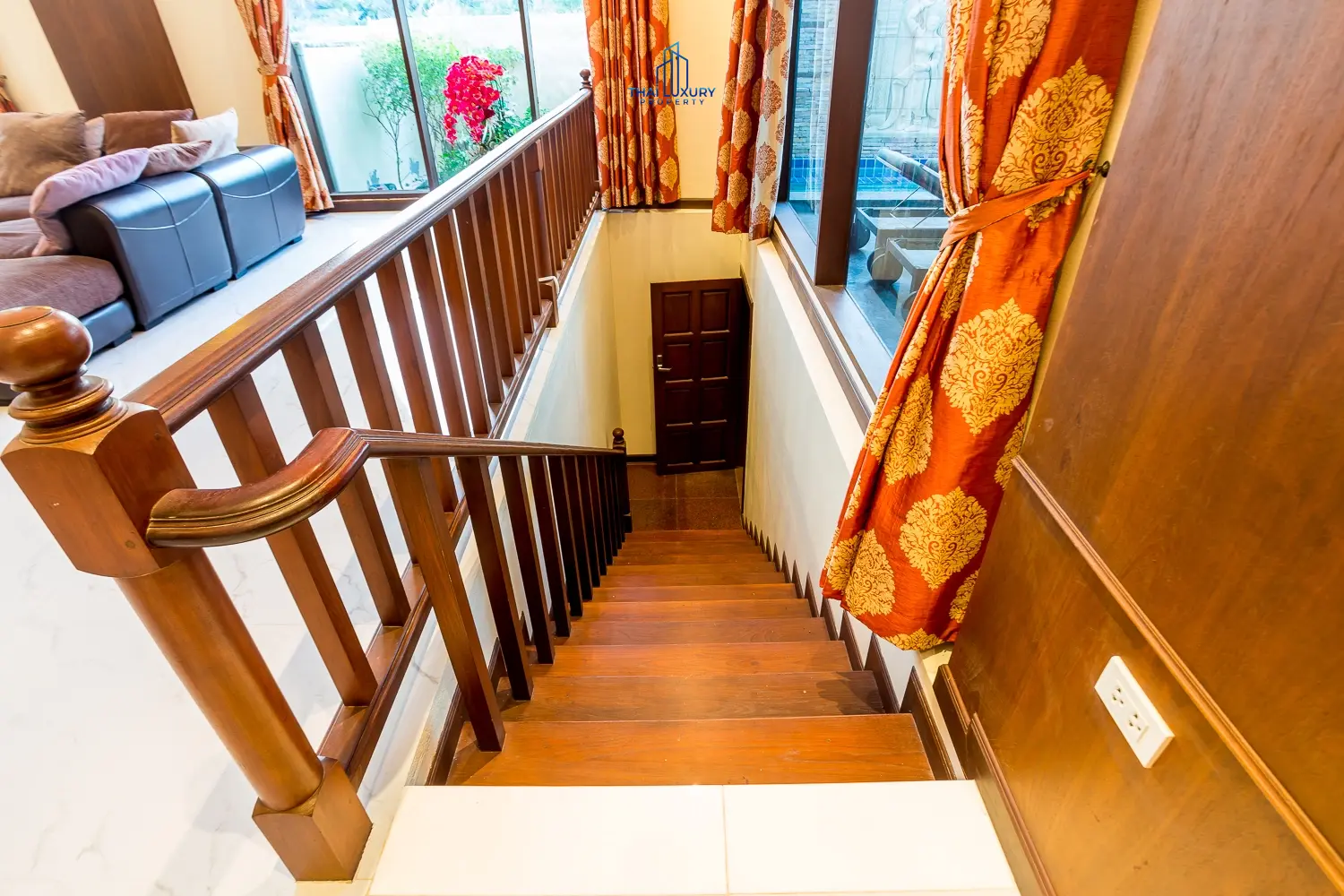บ้านหรูหลังใหญ่สำหรับการพักผ่อนและสังสรรค์ ติดสนามกอล์ฟ พร้อมสิทธิ์สมาชิก ใช้อันนี้