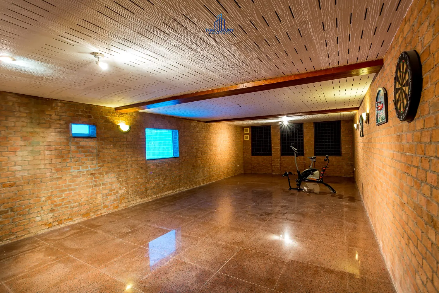 บ้านหรูหลังใหญ่สำหรับการพักผ่อนและสังสรรค์ ติดสนามกอล์ฟ พร้อมสิทธิ์สมาชิก ใช้อันนี้