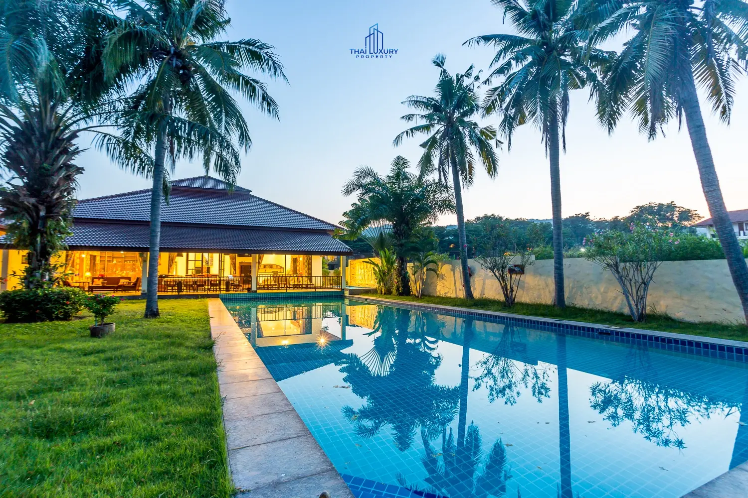 บ้านหรูหลังใหญ่สำหรับการพักผ่อนและสังสรรค์ ติดสนามกอล์ฟ พร้อมสิทธิ์สมาชิก ใช้อันนี้