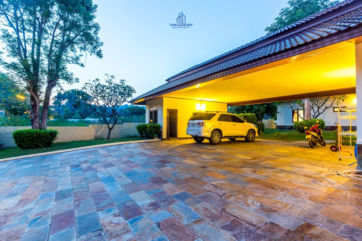 บ้านหรูหลังใหญ่สำหรับการพักผ่อนและสังสรรค์ ติดสนามกอล์ฟ พร้อมสิทธิ์สมาชิก ใช้อันนี้