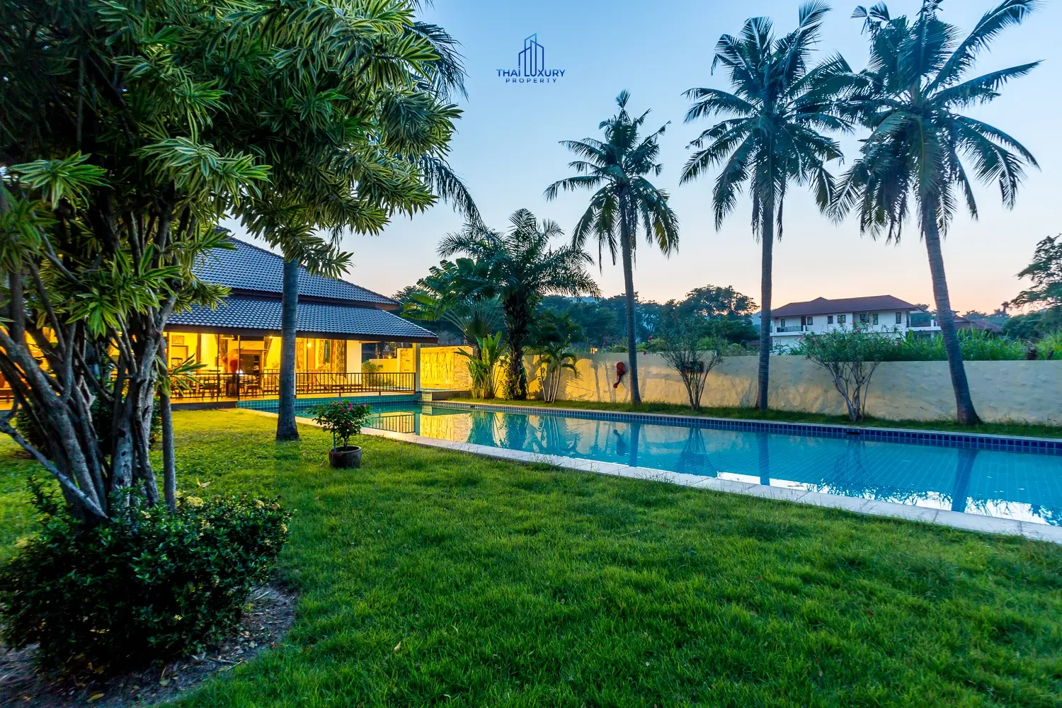 บ้านหรูหลังใหญ่สำหรับการพักผ่อนและสังสรรค์ ติดสนามกอล์ฟ พร้อมสิทธิ์สมาชิก ใช้อันนี้