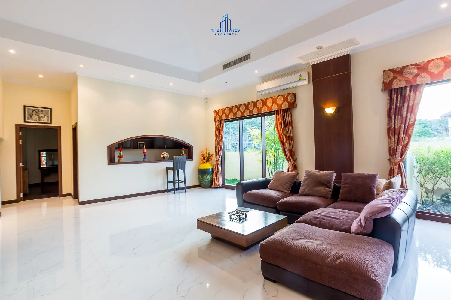 บ้านหรูหลังใหญ่สำหรับการพักผ่อนและสังสรรค์ ติดสนามกอล์ฟ พร้อมสิทธิ์สมาชิก ใช้อันนี้