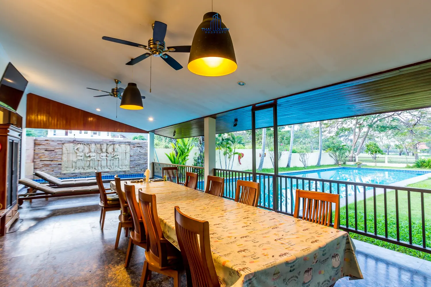 บ้านหรูหลังใหญ่สำหรับการพักผ่อนและสังสรรค์ ติดสนามกอล์ฟ พร้อมสิทธิ์สมาชิก ใช้อันนี้