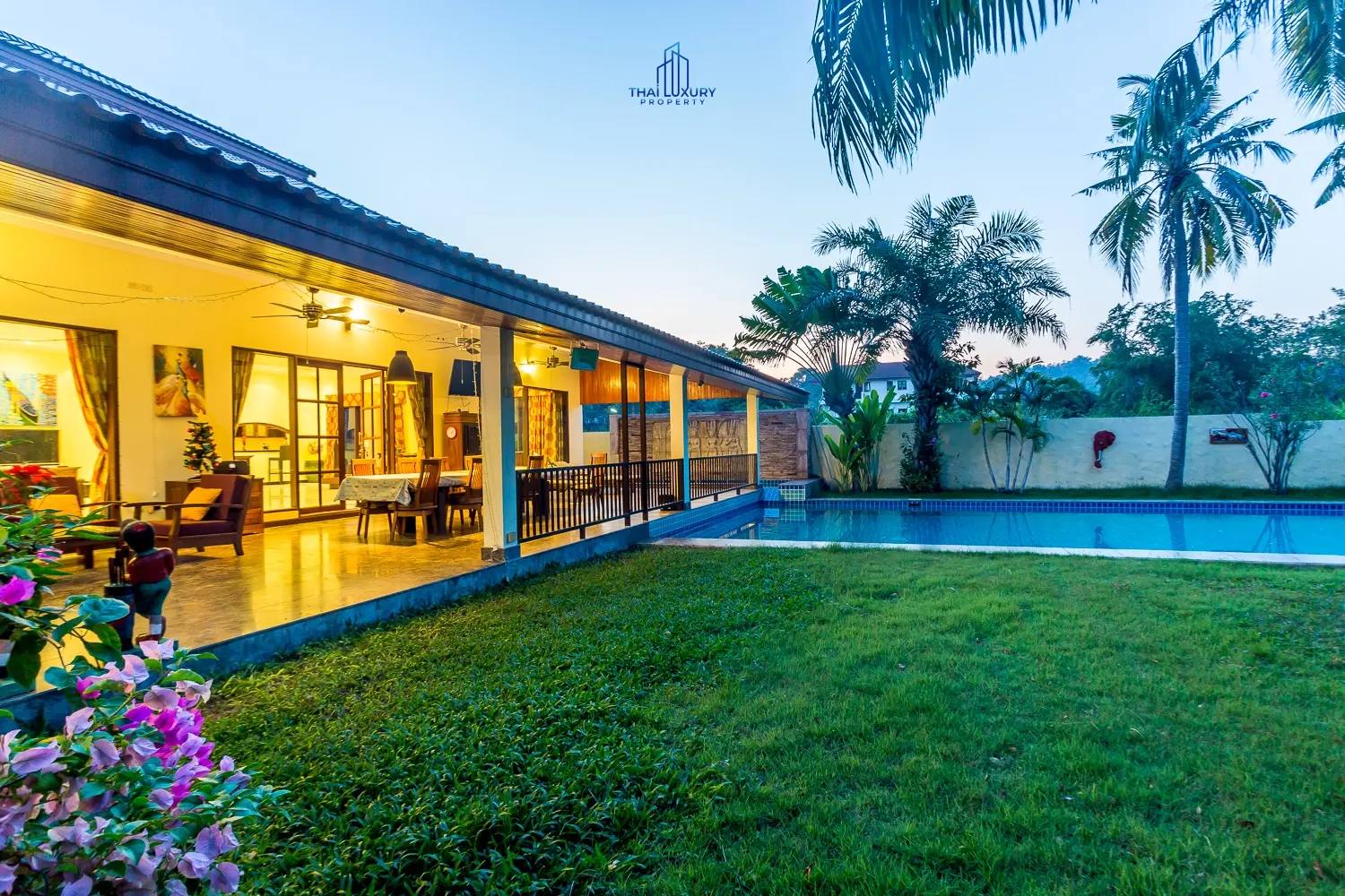 บ้านหรูหลังใหญ่สำหรับการพักผ่อนและสังสรรค์ ติดสนามกอล์ฟ พร้อมสิทธิ์สมาชิก ใช้อันนี้