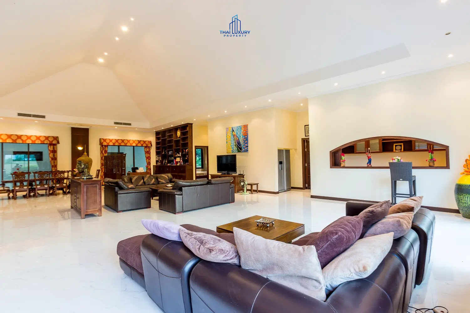 บ้านหรูหลังใหญ่สำหรับการพักผ่อนและสังสรรค์ ติดสนามกอล์ฟ พร้อมสิทธิ์สมาชิก ใช้อันนี้