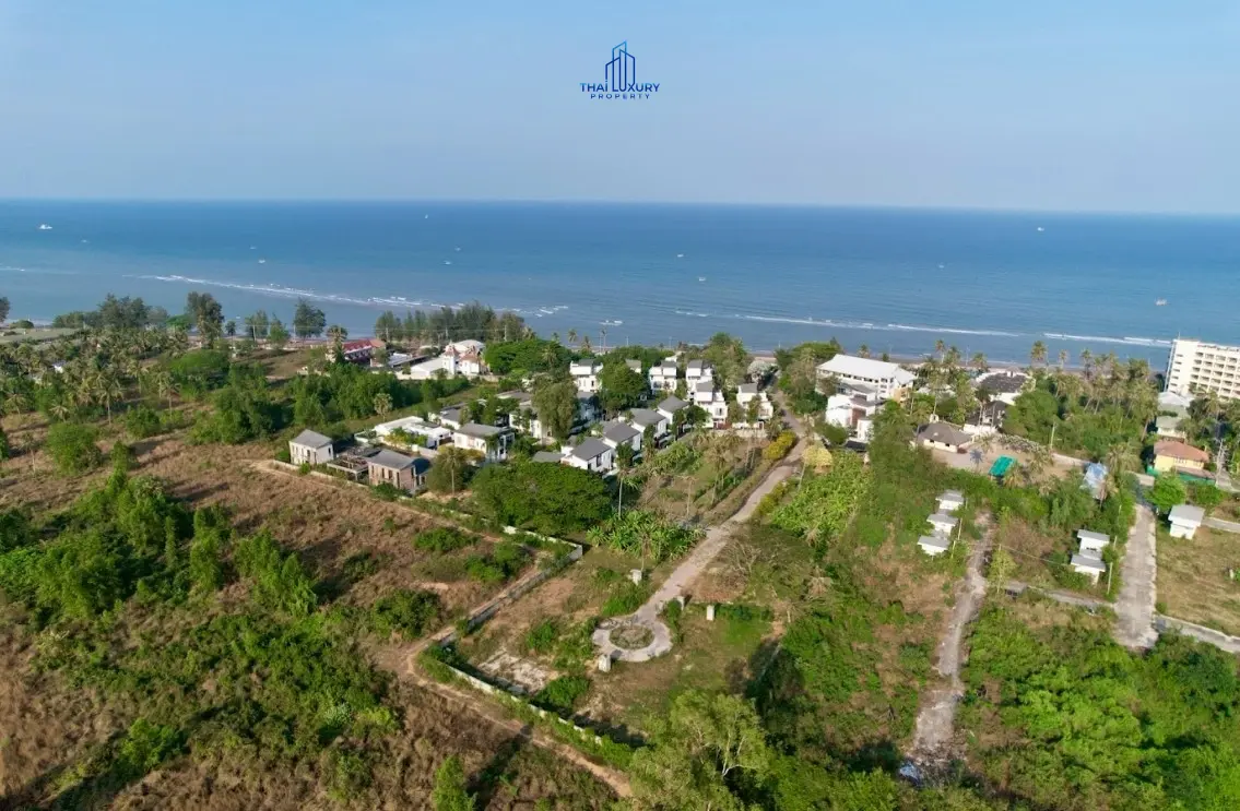 วิลล่าสระว่ายน้ำสุดหรู 3 ห้องนอน ริมทะเล ที่ Pran A Luxe ปราณบุรี