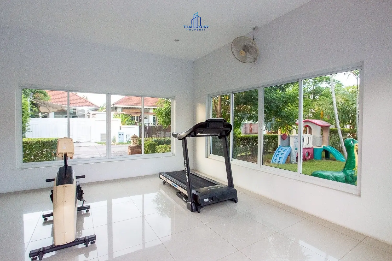 ขายวิลล่าสระว่ายน้ำสุดหรู สไตล์โมเดิร์น ที่ Smart House Valley หัวหิน