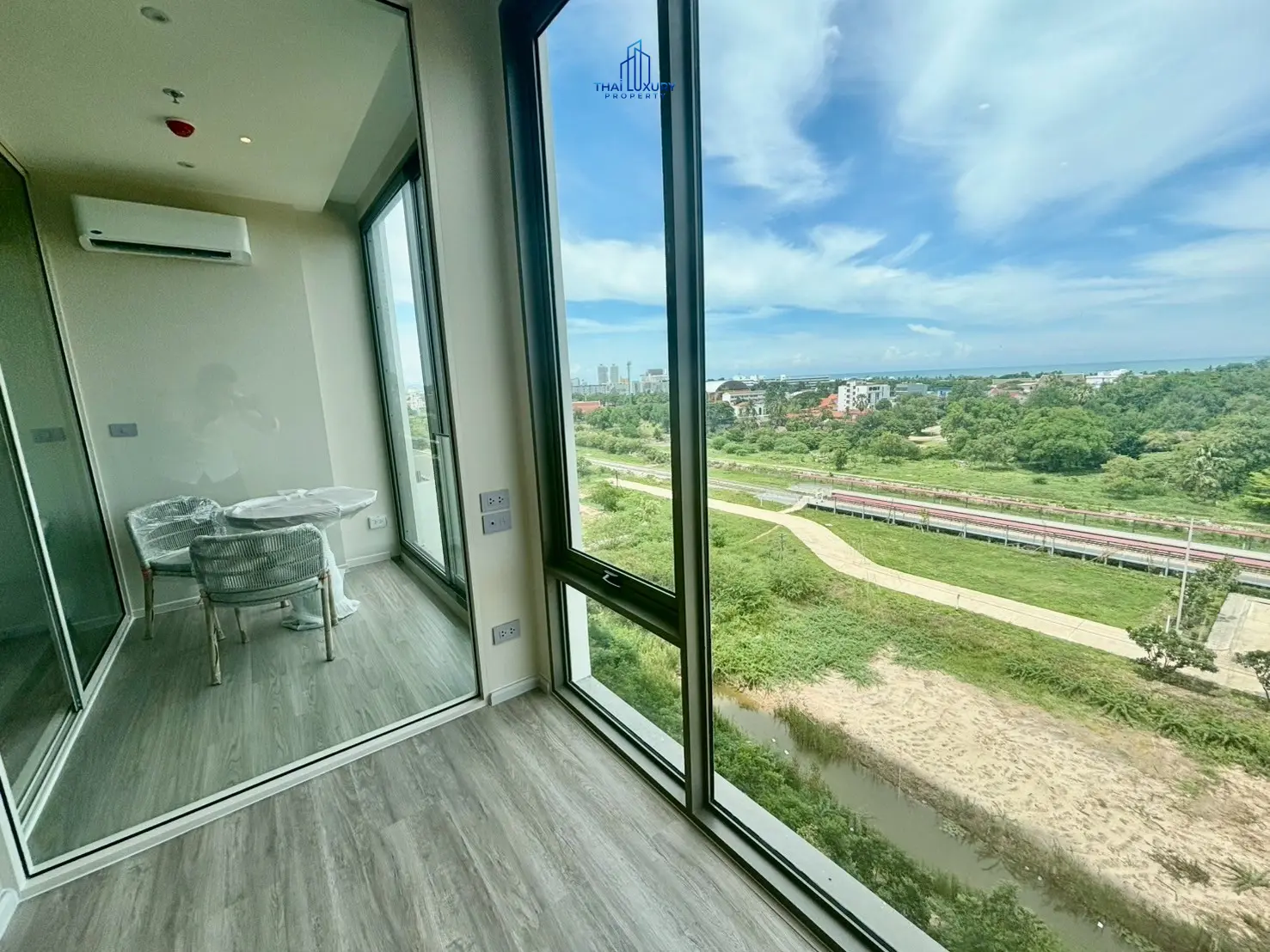 คอนโดหรูใหม่เอี่ยม 1 ห้องนอน เห็นวิวทะเล ที่ VEHHA HUA HIN