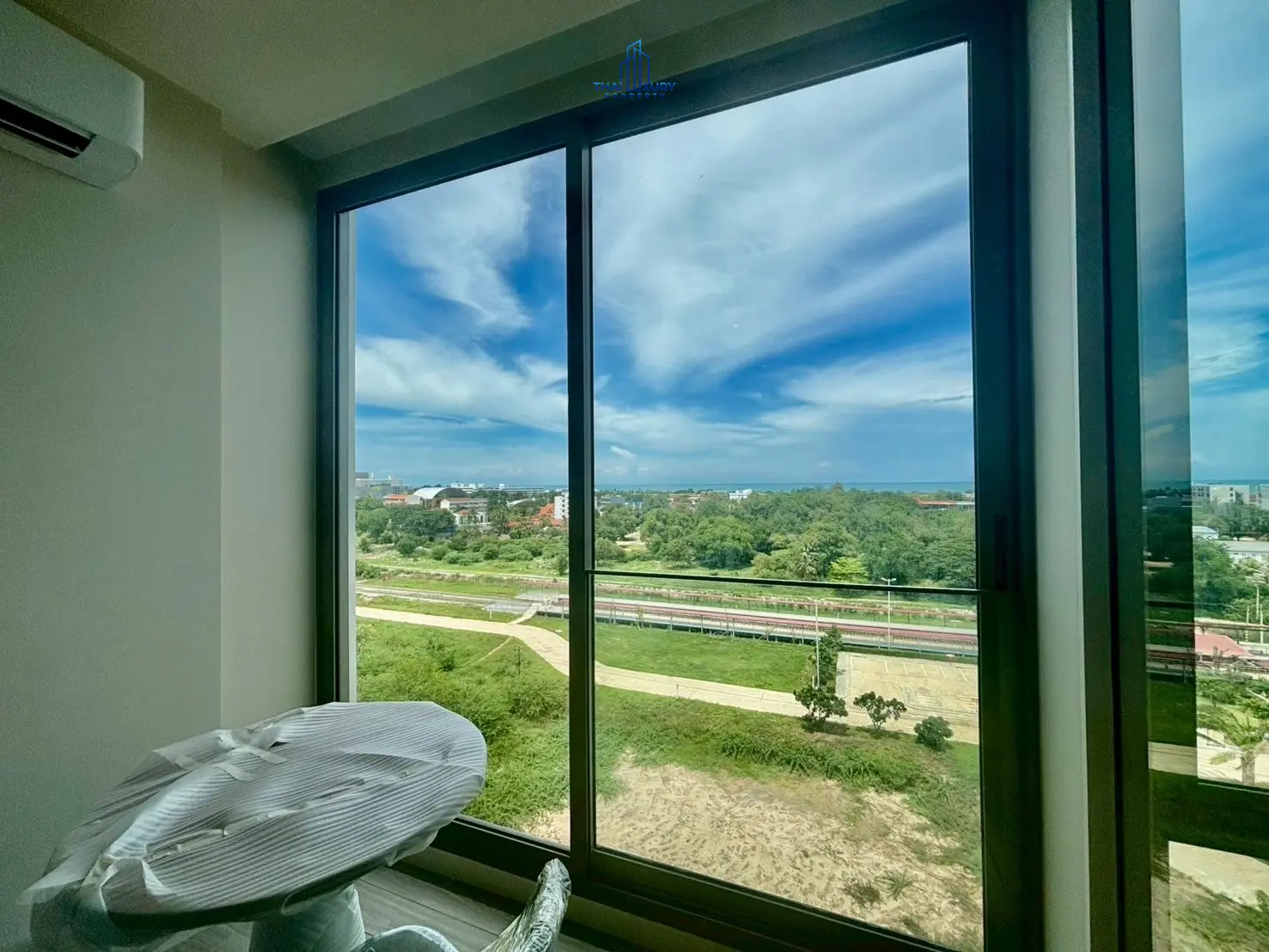 คอนโดหรูใหม่เอี่ยม 1 ห้องนอน เห็นวิวทะเล ที่ VEHHA HUA HIN