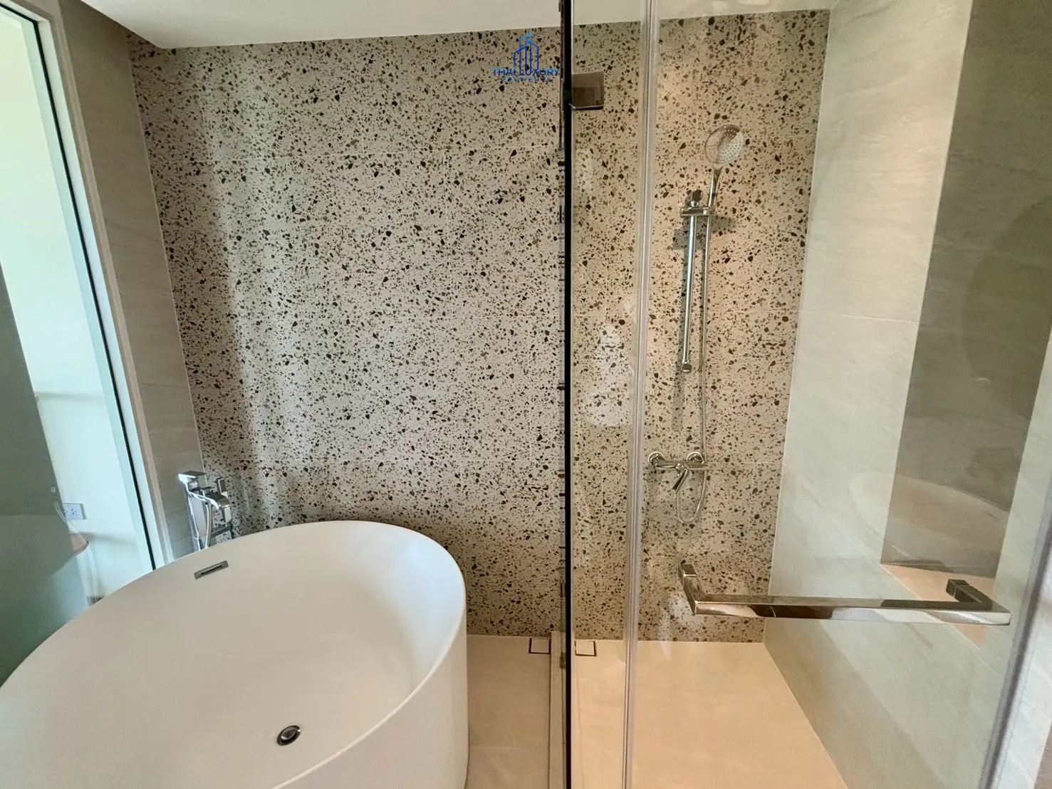 คอนโดหรูใหม่เอี่ยม 1 ห้องนอน เห็นวิวทะเล ที่ VEHHA HUA HIN