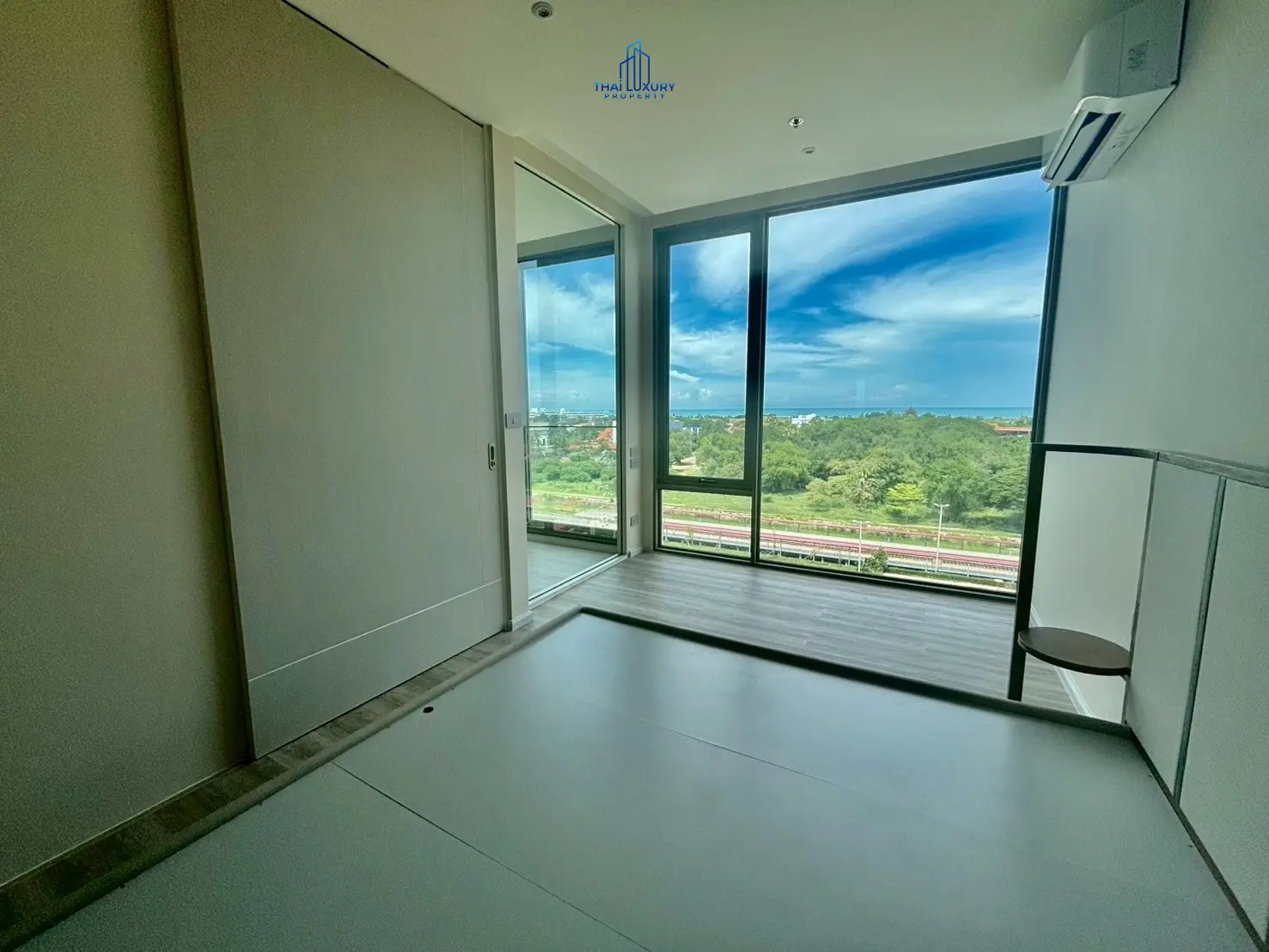 คอนโดหรูใหม่เอี่ยม 1 ห้องนอน เห็นวิวทะเล ที่ VEHHA HUA HIN