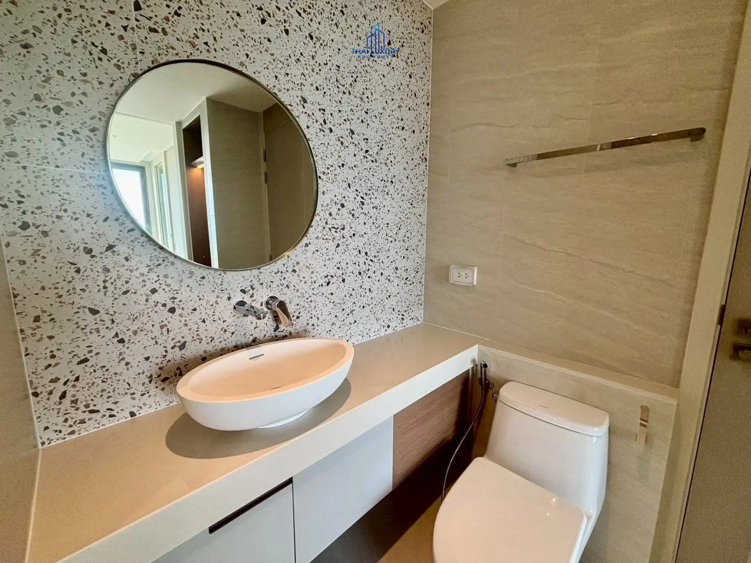 คอนโดหรูใหม่เอี่ยม 1 ห้องนอน เห็นวิวทะเล ที่ VEHHA HUA HIN
