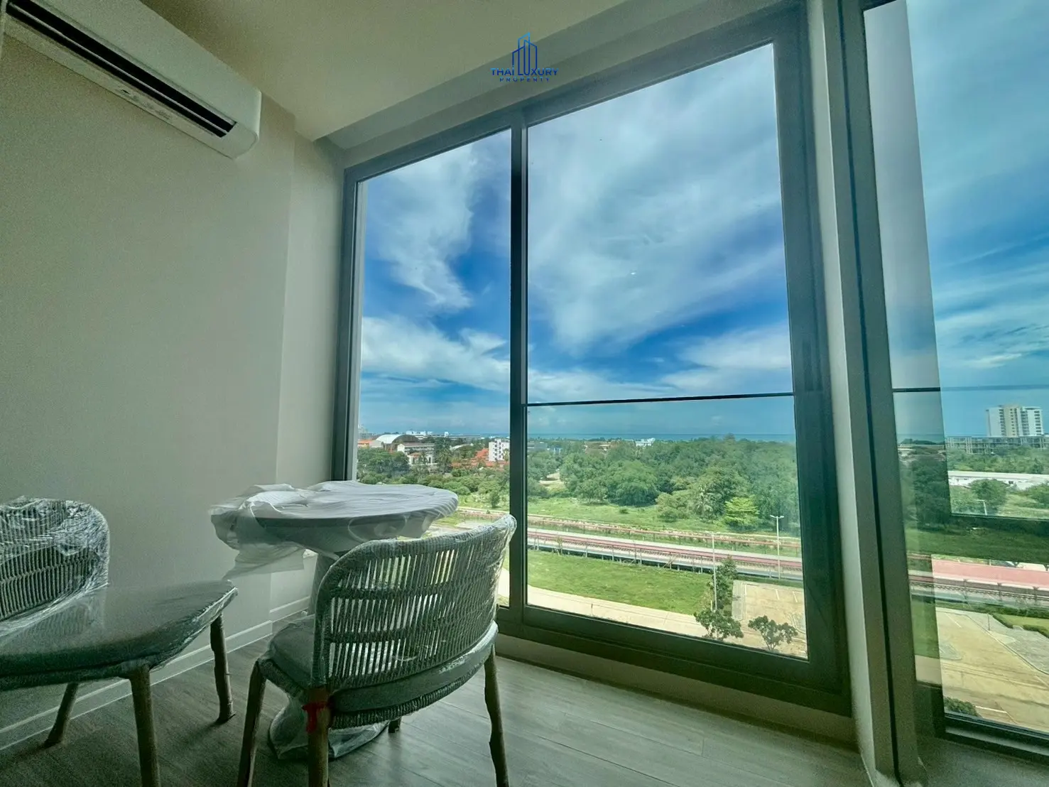 คอนโดหรูใหม่เอี่ยม 1 ห้องนอน เห็นวิวทะเล ที่ VEHHA HUA HIN