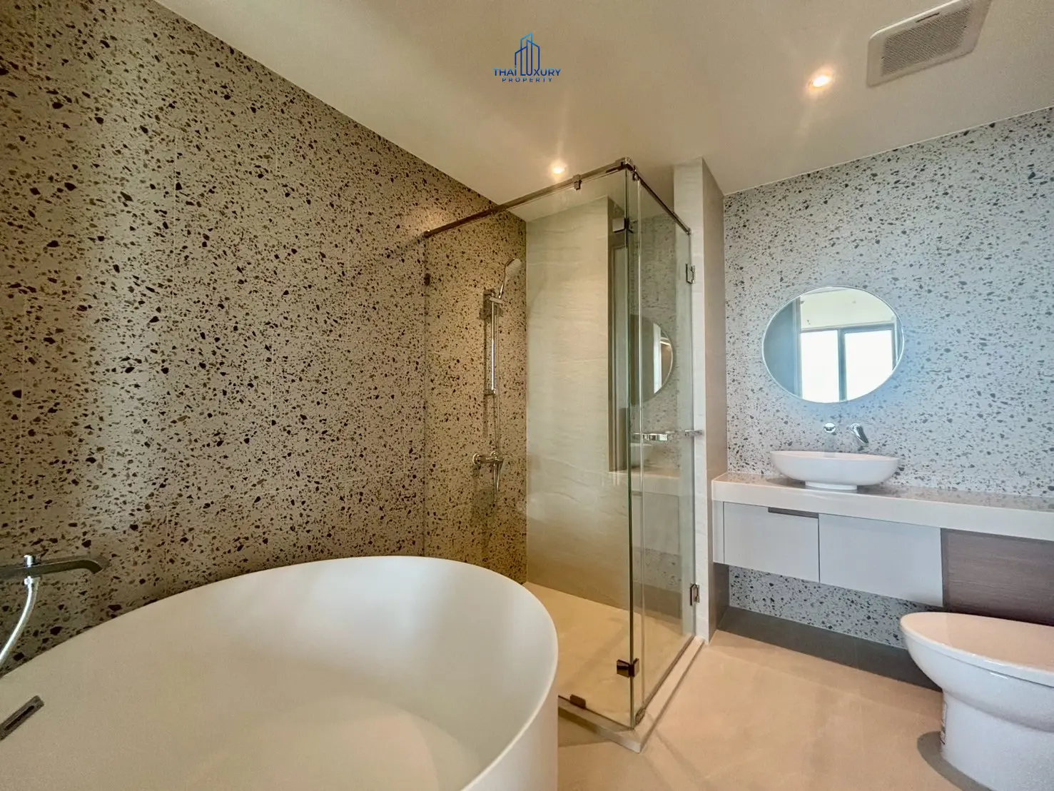 คอนโดหรูใหม่เอี่ยม 1 ห้องนอน เห็นวิวทะเล ที่ VEHHA HUA HIN