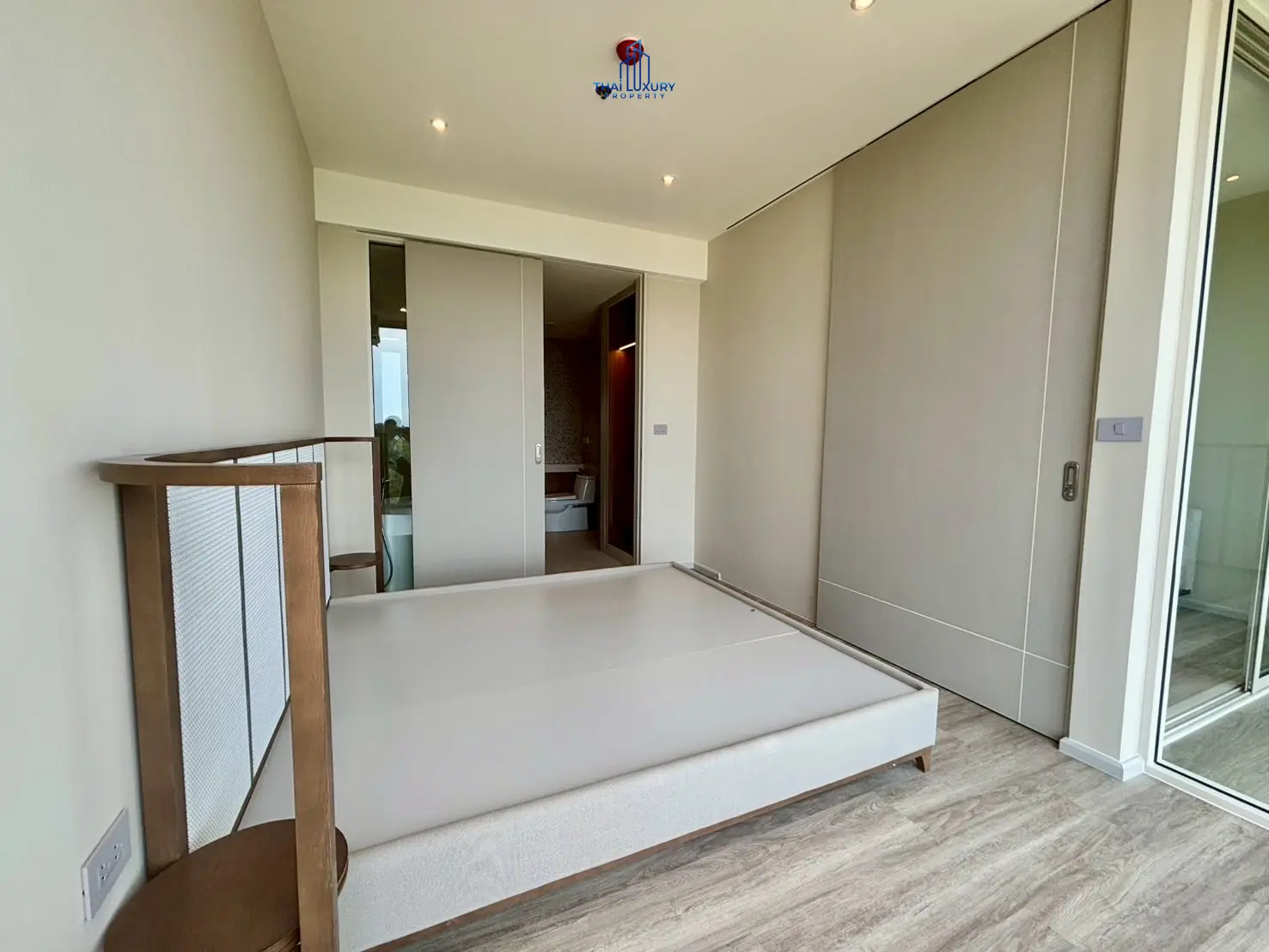 คอนโดหรูใหม่เอี่ยม 1 ห้องนอน เห็นวิวทะเล ที่ VEHHA HUA HIN