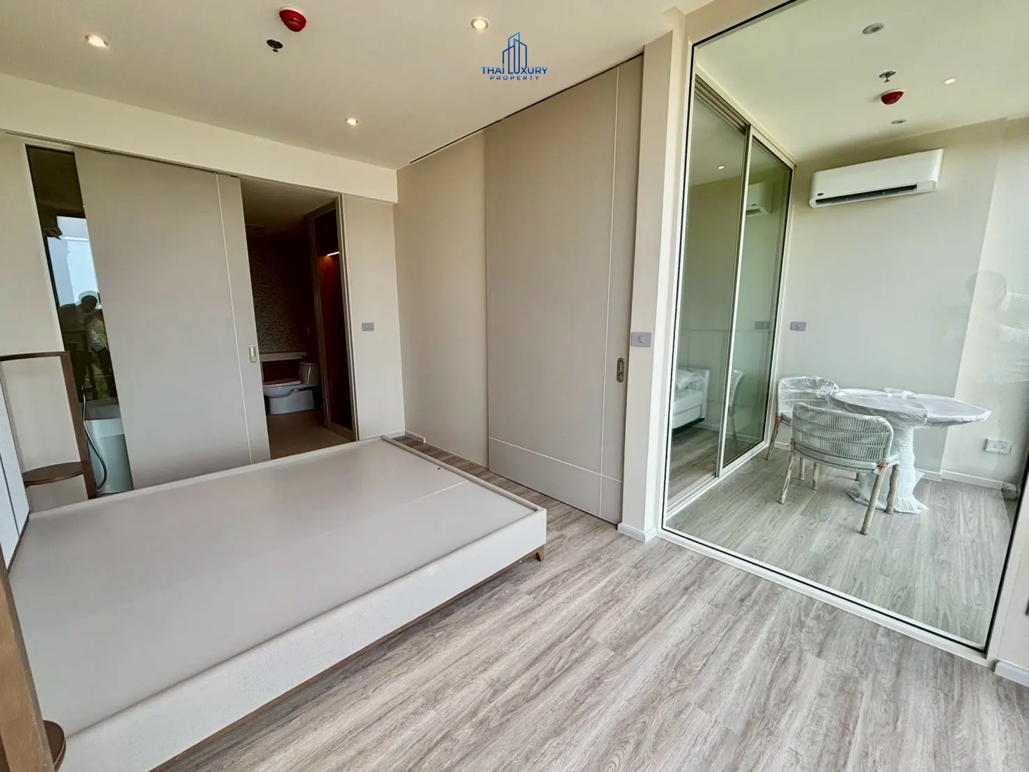 คอนโดหรูใหม่เอี่ยม 1 ห้องนอน เห็นวิวทะเล ที่ VEHHA HUA HIN