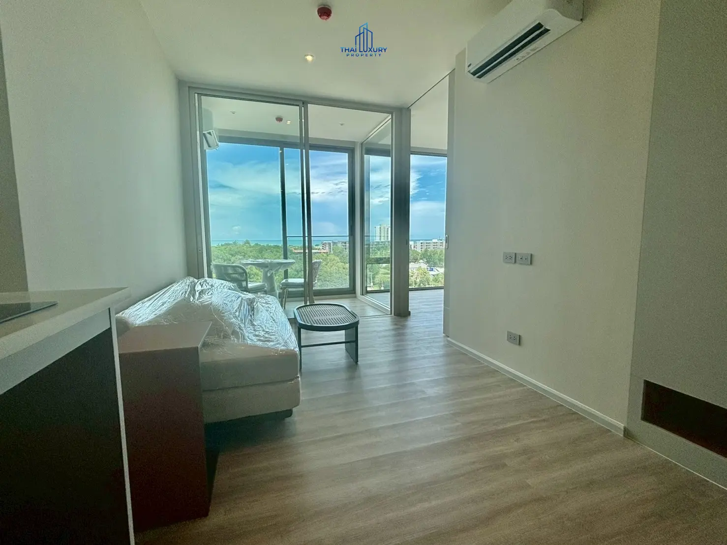คอนโดหรูใหม่เอี่ยม 1 ห้องนอน เห็นวิวทะเล ที่ VEHHA HUA HIN
