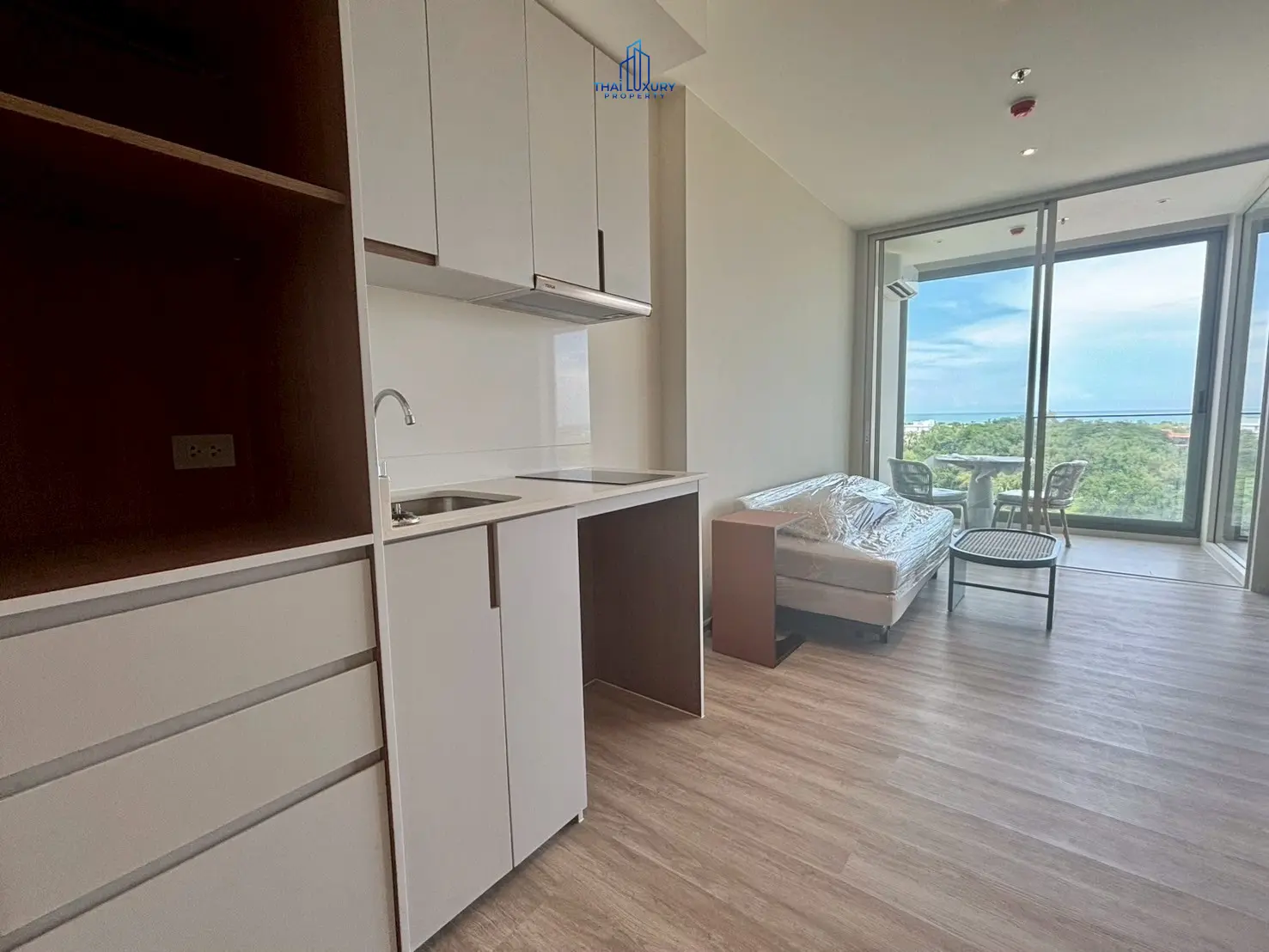 คอนโดหรูใหม่เอี่ยม 1 ห้องนอน เห็นวิวทะเล ที่ VEHHA HUA HIN