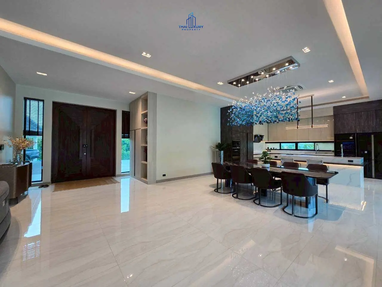วิลล่าหรู บนสนามกอล์ฟ พร้อมสระว่ายน้ำส่วนตัว ที่ Palm Hills Golf Course หัวหิน – ชะอำ