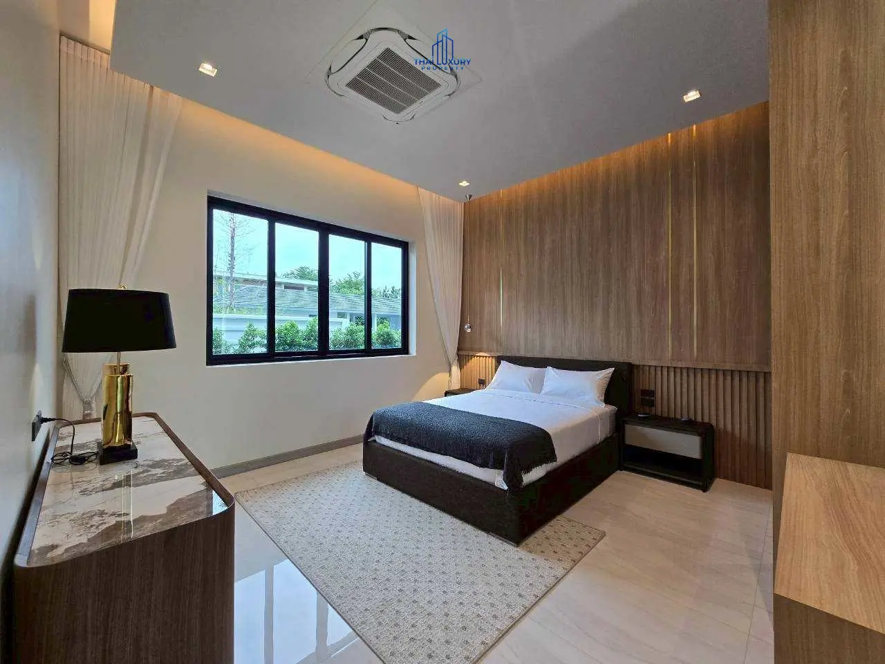 วิลล่าหรู บนสนามกอล์ฟ พร้อมสระว่ายน้ำส่วนตัว ที่ Palm Hills Golf Course หัวหิน – ชะอำ