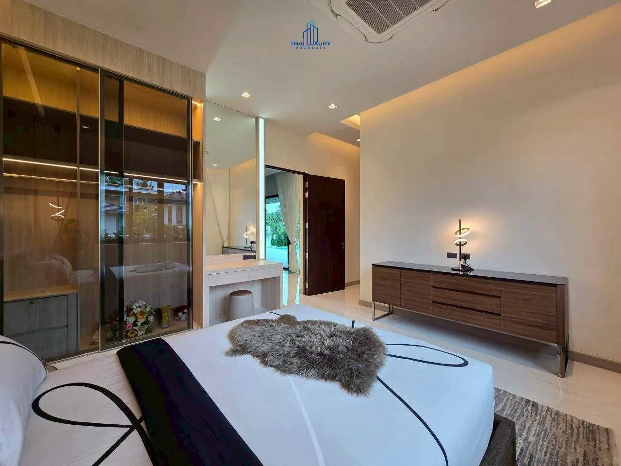 วิลล่าหรู บนสนามกอล์ฟ พร้อมสระว่ายน้ำส่วนตัว ที่ Palm Hills Golf Course หัวหิน – ชะอำ
