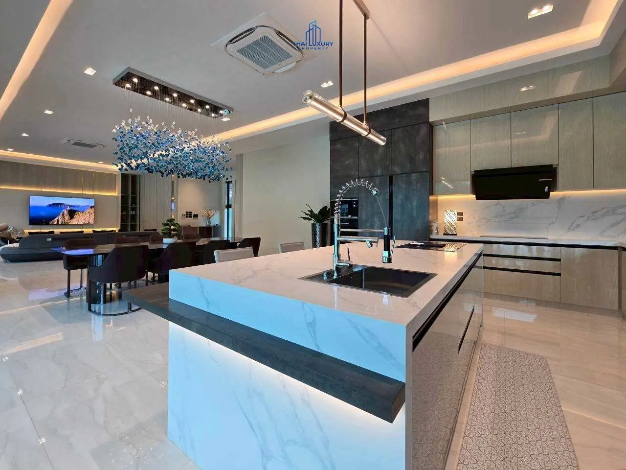 วิลล่าหรู บนสนามกอล์ฟ พร้อมสระว่ายน้ำส่วนตัว ที่ Palm Hills Golf Course หัวหิน – ชะอำ
