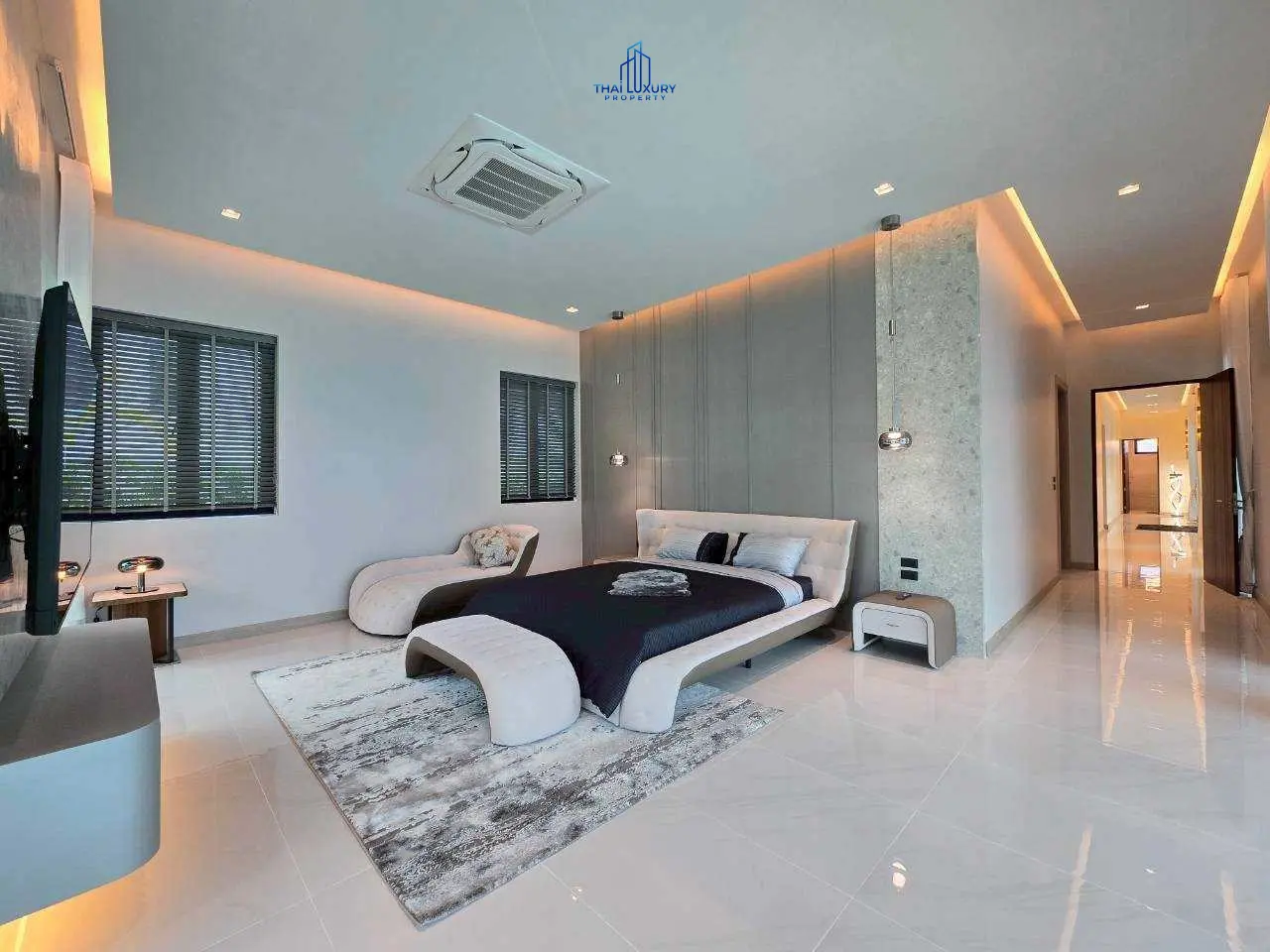 วิลล่าหรู บนสนามกอล์ฟ พร้อมสระว่ายน้ำส่วนตัว ที่ Palm Hills Golf Course หัวหิน – ชะอำ
