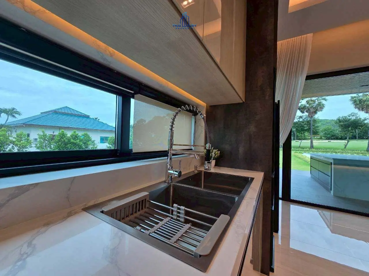 วิลล่าหรู บนสนามกอล์ฟ พร้อมสระว่ายน้ำส่วนตัว ที่ Palm Hills Golf Course หัวหิน – ชะอำ