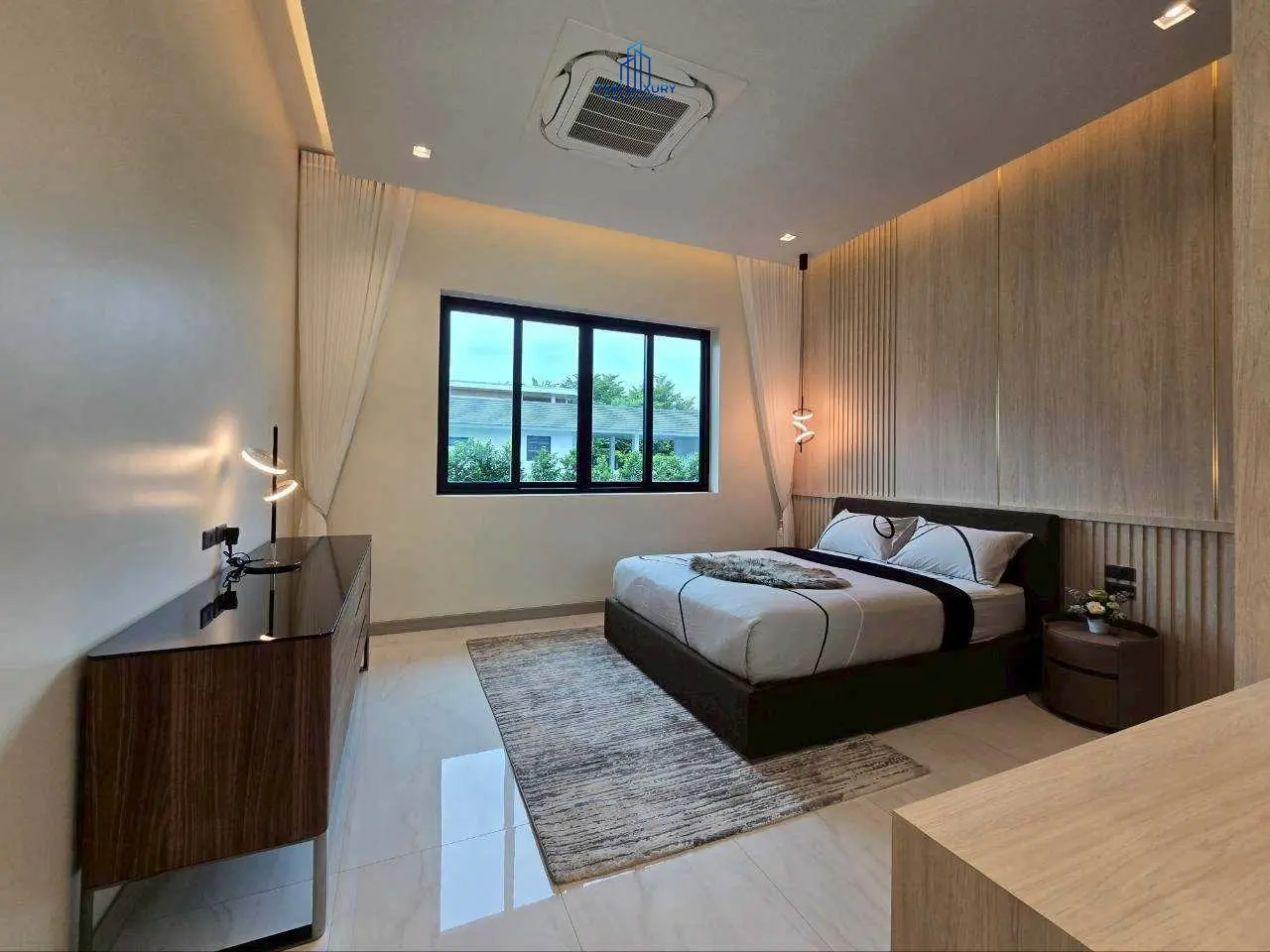 วิลล่าหรู บนสนามกอล์ฟ พร้อมสระว่ายน้ำส่วนตัว ที่ Palm Hills Golf Course หัวหิน – ชะอำ