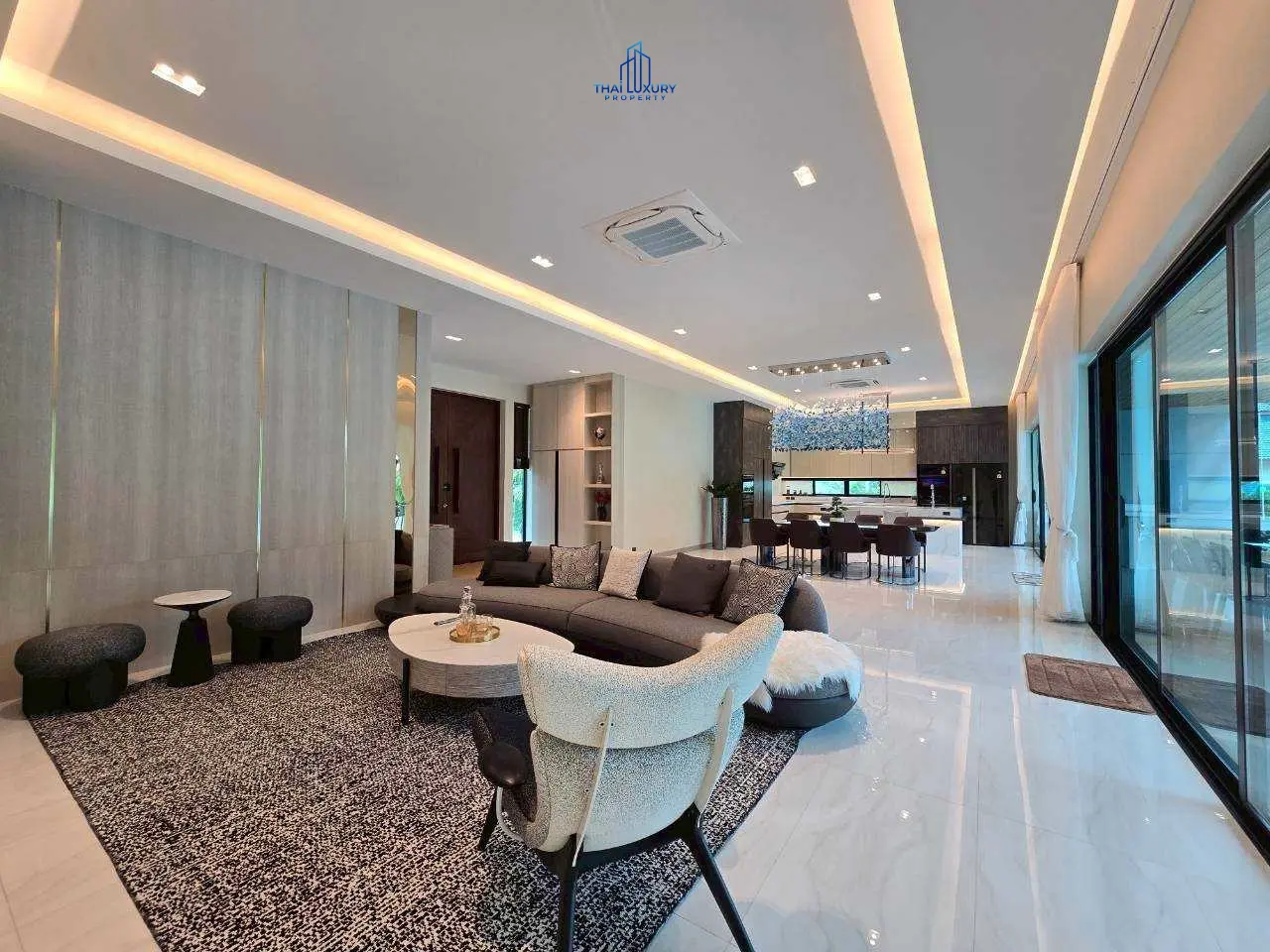 วิลล่าหรู บนสนามกอล์ฟ พร้อมสระว่ายน้ำส่วนตัว ที่ Palm Hills Golf Course หัวหิน – ชะอำ