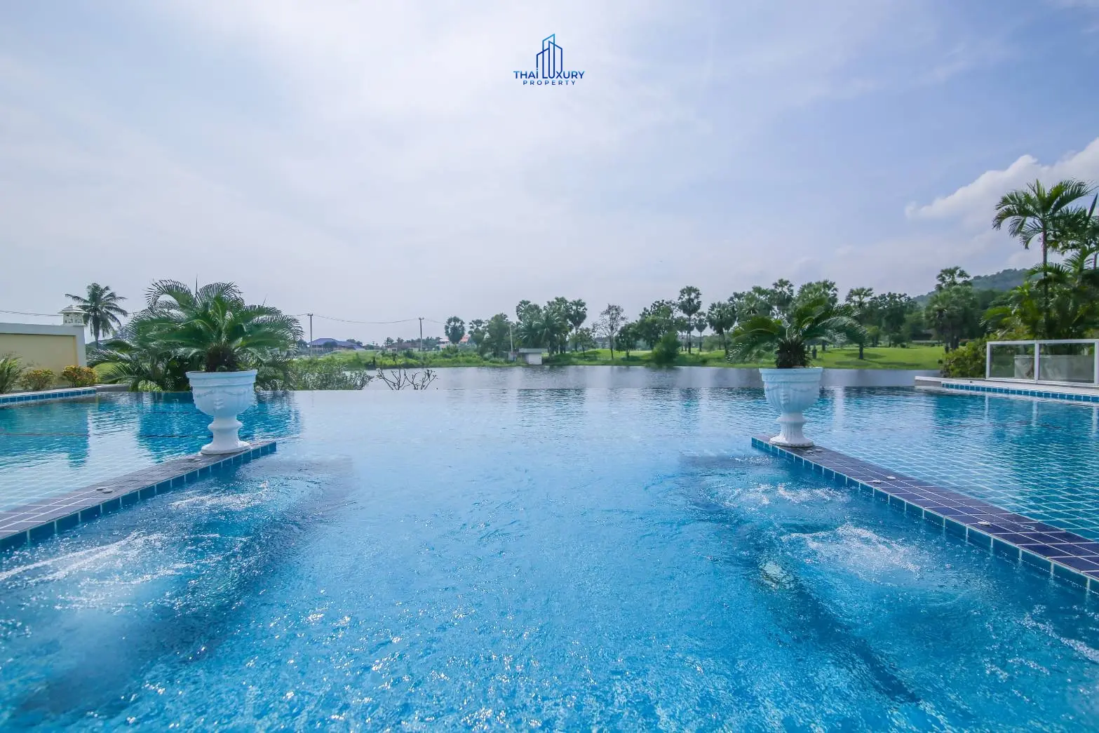 วิลล่าหรู 4 ห้องนอน พร้อมสระว่ายน้ำส่วนตัว ที่ Palm Hills Golf Course ชะอำ – หัวหิน
